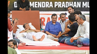 AAP national convener Arvind Kejriwal with activist Sonam Wangchuk at Jantar Mantar. (Sanjeev Verma/Hindustan Times) AAP national convener Arvind Kejriwal with activist Sonam Wangchuk at Jantar Mantar. (Sanjeev Verma/Hindustan Times)