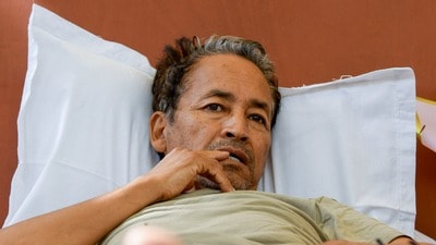 সোনম ওয়াংচুকের অনশন নিয়ে কেন্দ্রকে বড় নির্দেশ দিল্লি হাইকোর্টের (Rahul Singh) সোনম ওয়াংচুকের অনশন নিয়ে কেন্দ্রকে বড় নির্দেশ দিল্লি হাইকোর্টের (Rahul Singh)