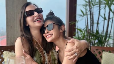 ‘আমার জন্য ১০ মিনিটে টিকিট কেটে সন্তানদের ছেড়ে এসেছে’, শুভশ্রীকে আগলে মৌনী! ট্রোলড হতেই মুছলেন পোস্ট ‘আমার জন্য ১০ মিনিটে টিকিট কেটে সন্তানদের ছেড়ে এসেছে’, শুভশ্রীকে আগলে মৌনী! ট্রোলড হতেই মুছলেন পোস্ট