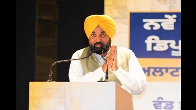 Punjab chief minister Bhagwant Mann speaking at a state-level function in Mohali. (HT) Punjab chief minister Bhagwant Mann speaking at a state-level function in Mohali. (HT)