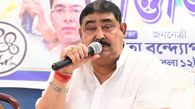 অনুব্রত বলেন, 'মমতা বন্দ্যোপাধ্যায় জেগে ঘুমোলে কী আর সাড়া পাওয়া যায়?' (ফাইল ছবি) অনুব্রত বলেন, 'মমতা বন্দ্যোপাধ্যায় জেগে ঘুমোলে কী আর সাড়া পাওয়া যায়?' (ফাইল ছবি)