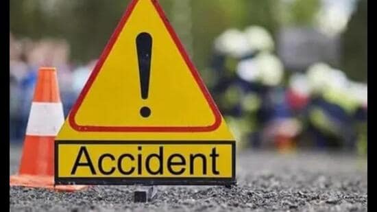 Banthra police and NHAI personnel rushed the injured men to the Sarojini Nagar community health centre, where Himanshu was declared dead. Shailendra was referred to the KGMU Trauma Centre but succumbed to his injuries later. (Pic for representation)
