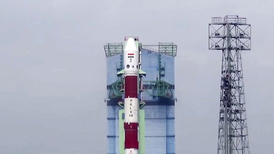 Over 100 scientists quit Isro, govt steps in to tighten exit norms amid mass resignations: Reports