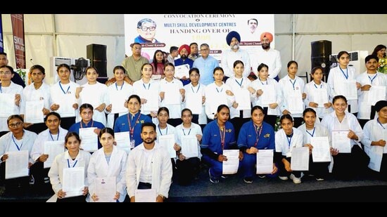 The ceremony was presided over by union minister of state (independent charge) for skill development and entrepreneurship Jayant Chaudhary. (HT Photo)