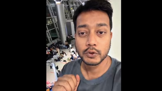 The man filmed passengers seated on the floor while waiting to board their flights.(Instagram/@subtle_crazykorea)