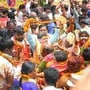 <p>అమ్మవారి ఆశీర్వాదంతో రాష్ట్రమంతా మంచి వర్షాలతో పాడి పంటలతో ఆయు ఆరోగ్యాలతో ఉండాలని అమ్మవారిని వేడుకున్నట్లు మంత్రి పొన్నం తెలిపారు. పోతరాజులతో కలిసి నృత్యం చేసూ సందడి చేశారు. </p>