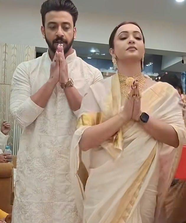 রথের দিনে সাদা শাড়িতে সেজে উঠলেন কৌশানি