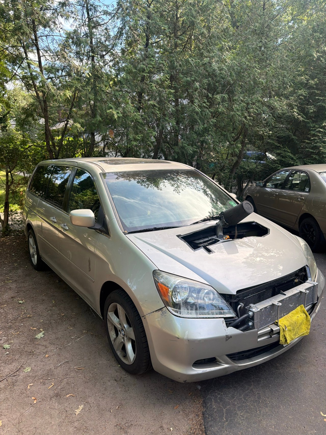 Fleischmann’s minivan is instantly recognizable for its unicorn horn—a cone-shaped air filter atop its roof. Fleischmann’s minivan is instantly recognizable for its unicorn horn—a cone-shaped air filter atop its roof.