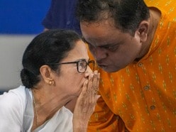 দীর্ঘদিন দলীয় কর্মকাণ্ড থেকে দূরে থাকা ব্রাত্য বসুও নাকি ঋতব্রত বন্দ্যোপাধ্যায়ের নেতৃত্বাধীন শিবিরে যোগ দিতে পারেন।