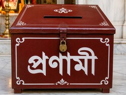 পূর্ব কলকাতার বেলেঘাটায় একটি মন্দিরের তহবিল থেকে প্রায় ৪৪ লক্ষ টাকারও বেশি তছরূপের অভিযোগ ঘিরে চাঞ্চল্য ছড়িয়েছে। 