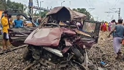 3 killed as train hits car carrying school children at manned level crossing in Bengal 3 killed as train hits car carrying school children at manned level crossing in Bengal