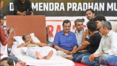 AAP national organizer Arvind Kejriwal with activist Sonam Wangchuk at Jantar Mantar. (Sanjeev Verma/HT) AAP national organizer Arvind Kejriwal with activist Sonam Wangchuk at Jantar Mantar. (Sanjeev Verma/HT)