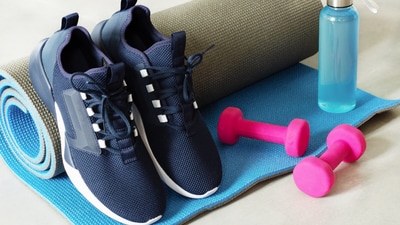 A beginner training in comfortable gym shoes during a workout, focusing on stability, support, and confident movement inside the gym. (canva.com) A beginner training in comfortable gym shoes during a workout, focusing on stability, support, and confident movement inside the gym. (canva.com)