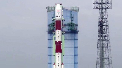 ఇస్రోలో అసలేం జరుగుతోంది? (X/@ISRO/Repreentational) ఇస్రోలో అసలేం జరుగుతోంది? (X/@ISRO/Repreentational)