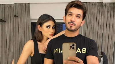 ముగిసిన వైవాహిక జీవితం- 15 ఏళ్ల స్నేహం, రాత్రికి రాత్రే రొమాంటిక్ జంట? మౌనీ రాయ్తో డేటింగ్పై హీరో అర్జున్ ముగిసిన వైవాహిక జీవితం- 15 ఏళ్ల స్నేహం, రాత్రికి రాత్రే రొమాంటిక్ జంట? మౌనీ రాయ్తో డేటింగ్పై హీరో అర్జున్