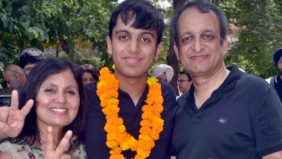 NEET PG 2026 topper Aryan Gupta with his parents in Ludhiana (Gurpreet Singh/HT)