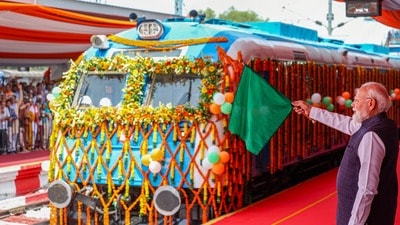 భారతదేశపు మొదటి హైడ్రోజన్ రైలును ప్రారంభిస్తున్న ప్రధాన మంత్రి నరేంద్ర మోదీ (PMO) భారతదేశపు మొదటి హైడ్రోజన్ రైలును ప్రారంభిస్తున్న ప్రధాన మంత్రి నరేంద్ర మోదీ (PMO)