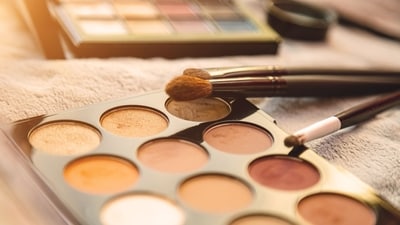 Buying guide on choosing the right foundation as per your skin type Buying guide on choosing the right foundation as per your skin type