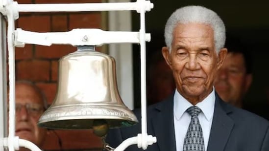 Sir Garfield Sobers, West Indies great, passes away at 89