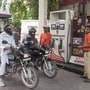 New Delhi, May 25 (ANI): Visuals from a petrol pump at Moti bagh following a fuel price increase, in New Delhi on Monday. Petrol price has risen to  <span class='webrupee'>₹</span>102.12 per litre while diesel is now at  <span class='webrupee'>₹</span>95.20 per litre. (ANI Video Grab)