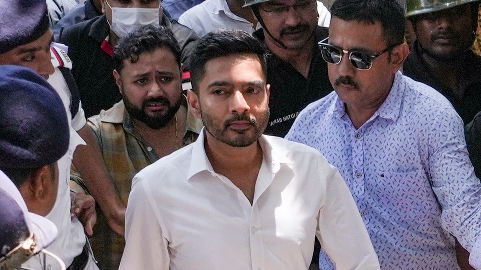 ঋতব্রতর কটাক্ষ, অভিষেককে ‘বাঘ’ নয়, ‘বাঘরোল’ বলাই বেশি উপযুক্ত। (PTI)