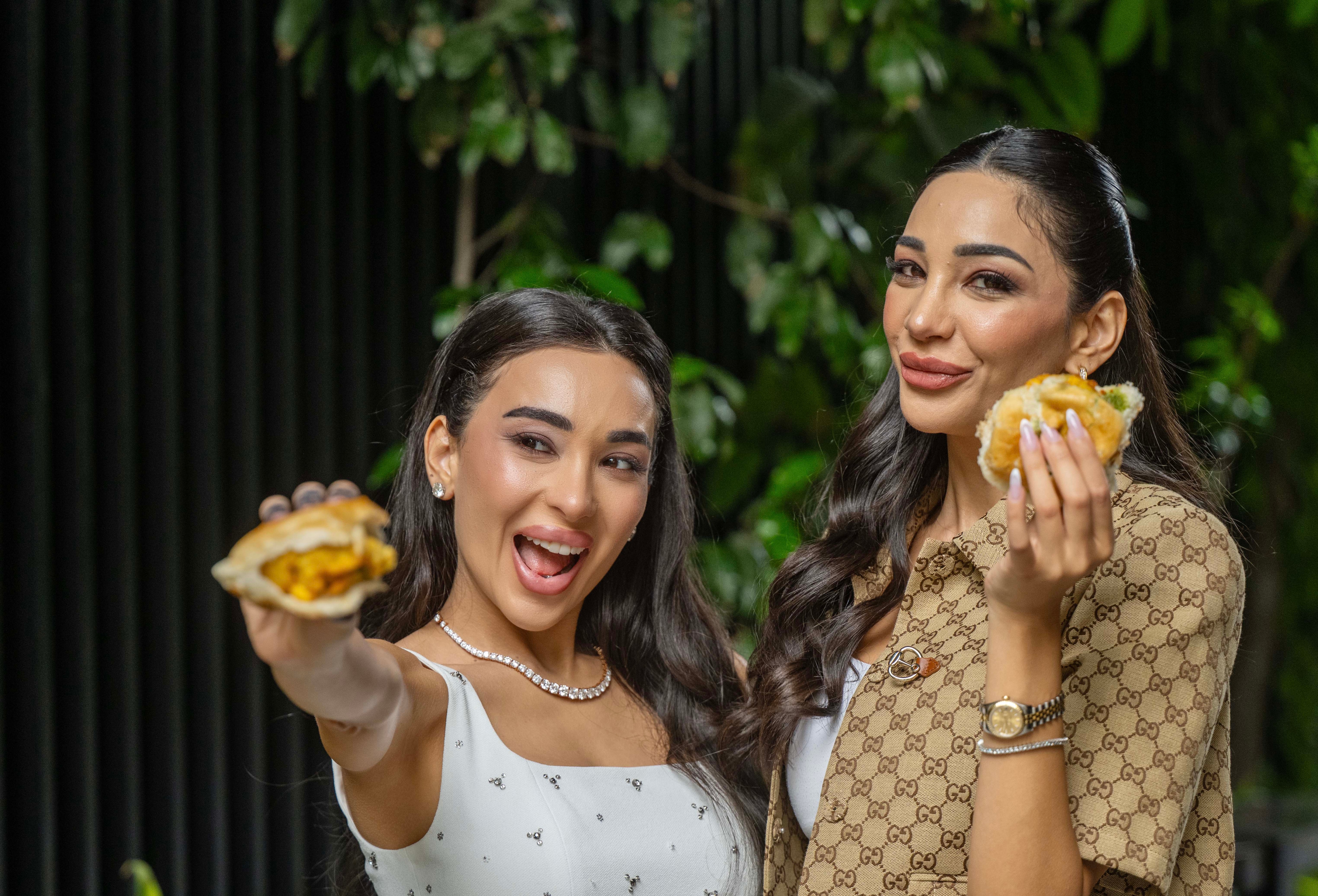Exclusive Shoot | Desi Bling's Lailli Mirza and Alizey Mirza explore Mumbai Exclusive Shoot | Desi Bling's Lailli Mirza and Alizey Mirza explore Mumbai