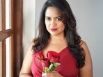 Sameera Reddy: నల్లగా ఉన్నానని భారీగా మేకప్ వేసే వాళ్లు.. 20 ఏళ్లుగా ప్యాడెడ్ బ్రాలు వేసుకున్నా: సమీరా రెడ్డి ఆవేదన