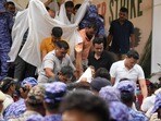 సోనమ్ వాంగ్​చుక్​ని తరలించిన విధానం..