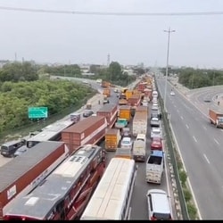 Traffic police have reached the spot and were involved in diverting the traffic to other routes. (HT Photo)