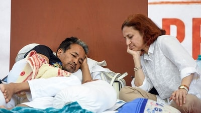 Environmental activist Sonam Wangchuk with his wife Gitanjali J. Angmo, on the 20th day of his indefinite hunger strike. (that I)