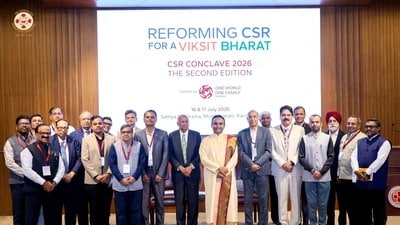 సీఎస్ఆర్ కాన్క్లేవ్లో పాల్గొన్న ప్రముఖులు సీఎస్ఆర్ కాన్క్లేవ్లో పాల్గొన్న ప్రముఖులు