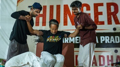 সফদরজং হাসপাতালের বিবৃতিতে জানানো হয়েছে, শনিবার সকাল ৭টা ৪০ মিনিটে সোনম ওয়াংচুককে হাসপাতালে ভর্তি করা হয়। (PTI) সফদরজং হাসপাতালের বিবৃতিতে জানানো হয়েছে, শনিবার সকাল ৭টা ৪০ মিনিটে সোনম ওয়াংচুককে হাসপাতালে ভর্তি করা হয়। (PTI)