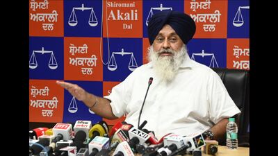 Shiromani Akali Dal president Sukhbir Singh Badal addressing the media in Chandigarh on Saturday. (HT) Shiromani Akali Dal president Sukhbir Singh Badal addressing the media in Chandigarh on Saturday. (HT)