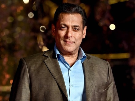 ৫০-র বেশি পরিবারের হাতে বাড়ির চাবি তুলে দিলেন সলমন খান। 