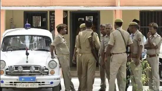 A 32-year-old Meerut school operator was allegedly murdered by his wife and her lover, who staged the crime as a snakebite with the help of two snake charmers. (HT File Photo/ Representative photo)