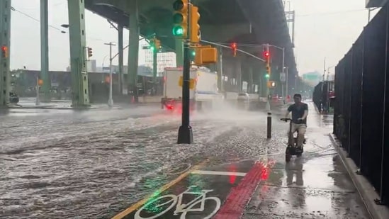 As floodwaters affected several neighborhoods, NYC Emergency Management issued an emergency alert.