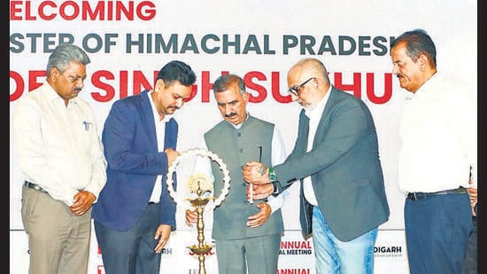 Chief minister Sukhvinder Singh Sukhu along with others during the lamp lighting ceremony at TiE Chandigarh’s leadership conclave and 23rd annual general meeting at Hyatt Regency in Chandigarh on Saturday. (HT Photo)