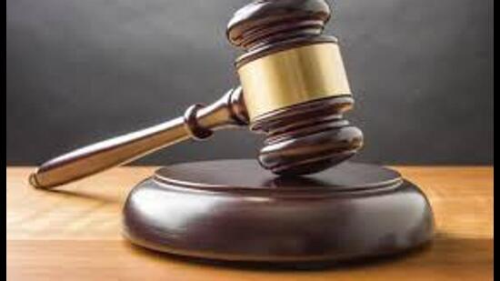 In the absence of some reasonable and potent motive in a case of circumstantial evidence, it would be unsafe to convict the appellant, said the court. (For Representation)