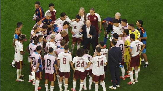 Spain coach Luis De La Fuente and players during a hydration break in the semi-final against France at Dallas Stadium, Arlington, Texas (REUTERS)