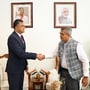 ভারতের প্রতিরক্ষা সচিব রাজেশ কুমার সিংয়ের সঙ্গে এই বৈঠক মুখোমুখি হন শ্রীলঙ্কার প্রতিরক্ষা সচিব তথা অবসরপ্রাপ্ত এয়ার ভাইস মার্শাল সম্পথ থুয়াকোন্থা। 