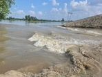 The Sikarahana River in spate at Bishunpurwa (Ward No. 1), near Lal Parsa village in Sugauli block of East Champaran on Saturday. (HT Photo)