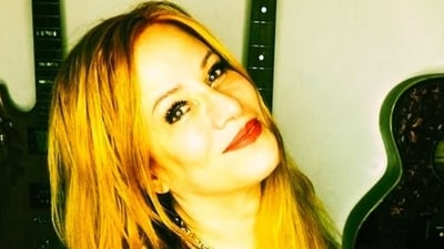 Jennifer Finch, the bassist who helped define the sound of feminist punk band L7, has died at the age of 59 after battling an aggressive form of brain cancer. (Jennifer Finch | Instagram) Jennifer Finch, the bassist who helped define the sound of feminist punk band L7, has died at the age of 59 after battling an aggressive form of brain cancer. (Jennifer Finch | Instagram)