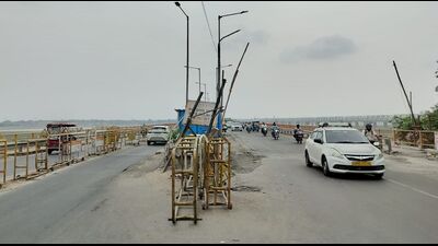 A view of the Shastri Bridge which will be closed for Kanwar Yatra from July 28 onwards. (Anil Kumar Maurya/HT)
