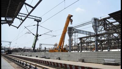 Construction underway at Lucknow’s Charbagh railway station, where an elevated air concourse is taking shape as part of the station’s redevelopment. (Deepak Gupta/HT)
