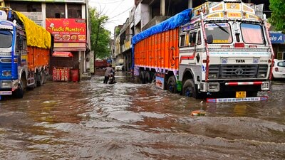 The city had recorded a maximum temperature of 36.4°C on Saturday, making it one of the hottest days of the month. (Gurpreet Singh/HT) The city had recorded a maximum temperature of 36.4°C on Saturday, making it one of the hottest days of the month. (Gurpreet Singh/HT)
