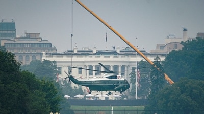 Marine One, carrying U.S. President Donald Trump, departs from the Ellipse in front of the White House as construction on the South Lawn continues in Washington, D.C., U.S., July 17, 2026. REUTERS/Al Drago (REUTERS)
