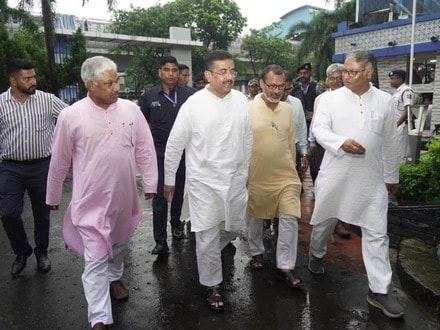এসএসসি নিয়োগ প্রক্রিয়া নিয়ে আশ্বাস দিলেন স্কুলশিক্ষা মন্ত্রী দীপক বর্মন। (ফাইল ছবি, সৌজন্যে ফেসবুক Dipak Barman)