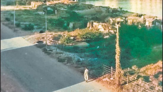 Repossess and widen road ‘encroached’ by MSRDC before concreting, Bandra residents tell BMC