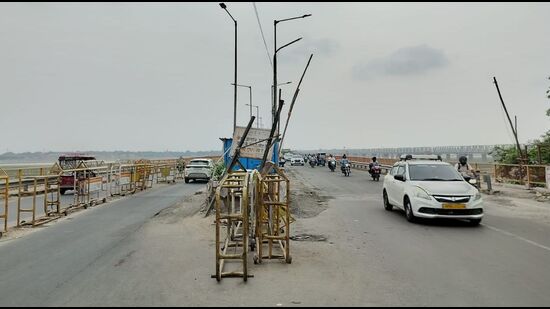 A view of the Shastri Bridge which will be closed for Kanwar Yatra from July 28 onwards. (Anil Kumar Maurya/HT)