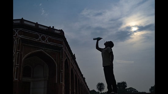 Delhi’s heat index was recorded at 45.8°C on Sunday against an actual temperature of 37°C (Arvind Yadav/Hindustan Times)